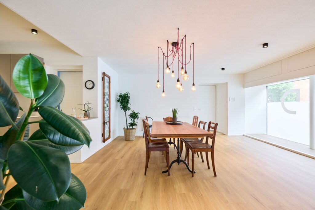 grosser Wartebereich der Gsund Praxis in Goldau